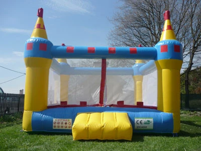 Žuti trampolin — dvorac na napuhavanje za najam u Rijeci, 4 × 4,8 m