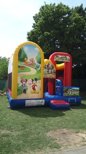 Disney Mickey — dvorac na napuhavanje za najam u Zagrebu, za djecu do 10 godina, 4,7 × 5 m